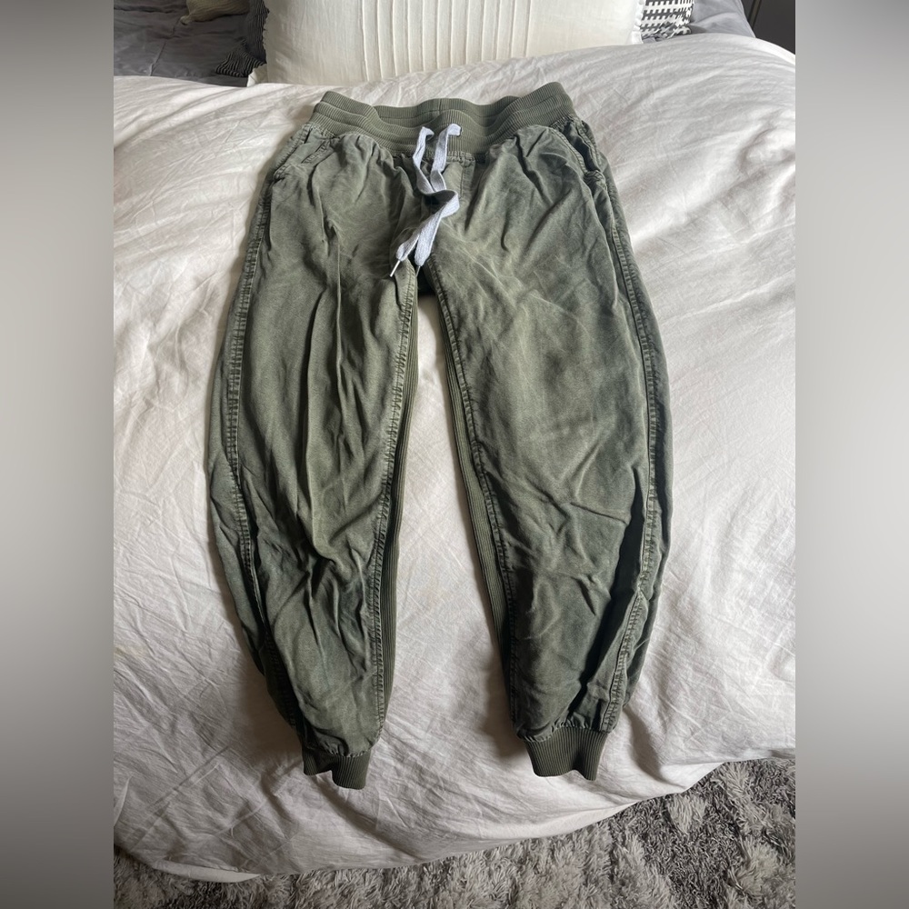 American eagle camo green joggers - very gently worn